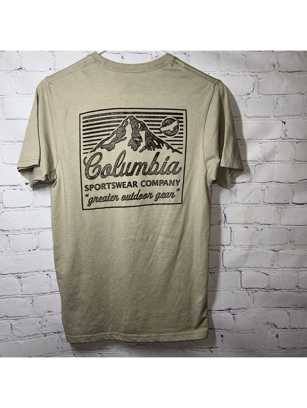 Columbia Men's Small Graphic Mountain T-Shirt Tan Khaki Shirt Sleeve NWOT
